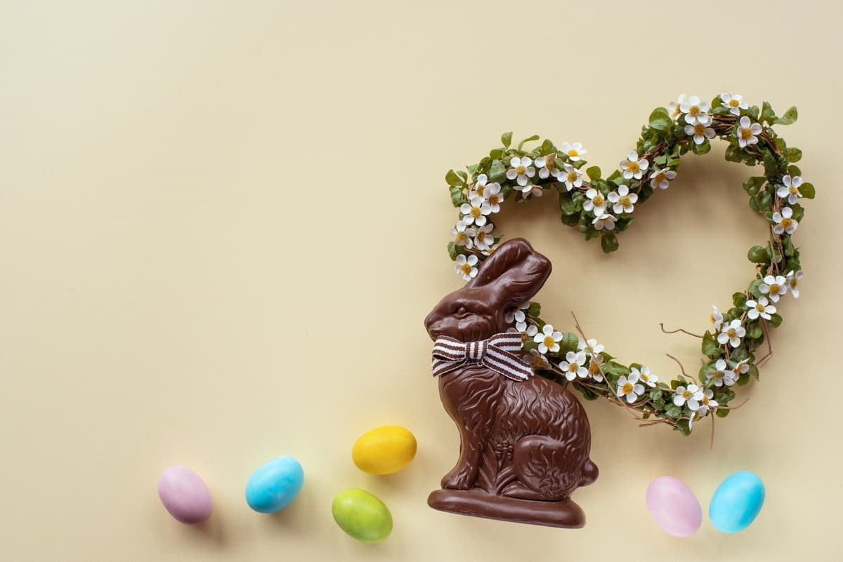 Easter bunny decoration with colourful eggs and spring wreath