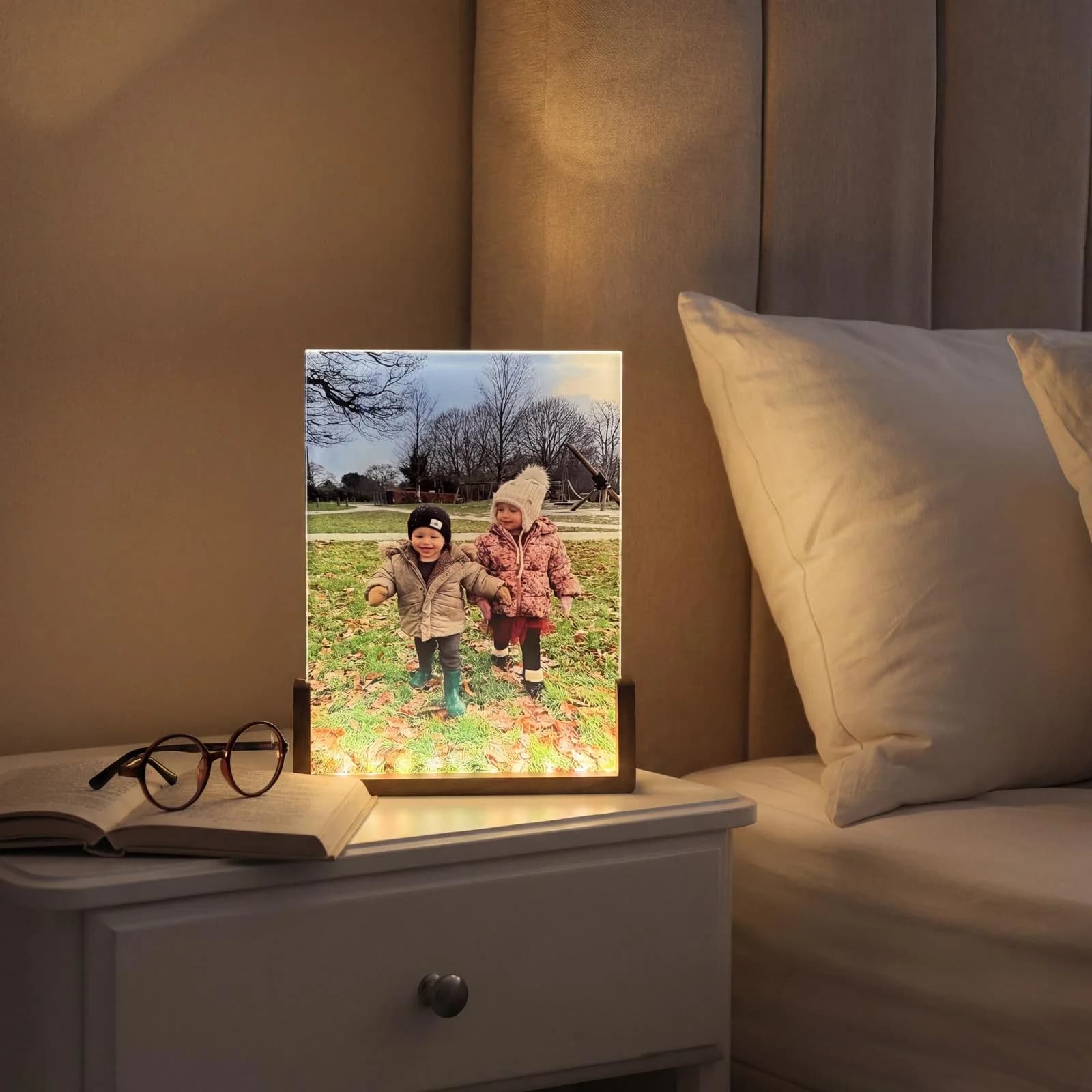 Acrylic Photo Mood Light - Dark Wood U Frame Portrait